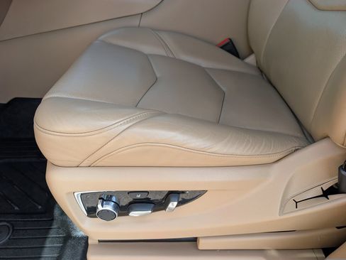 Used 2020 Cadillac Escalade Platinum AWD/4WD image 13
