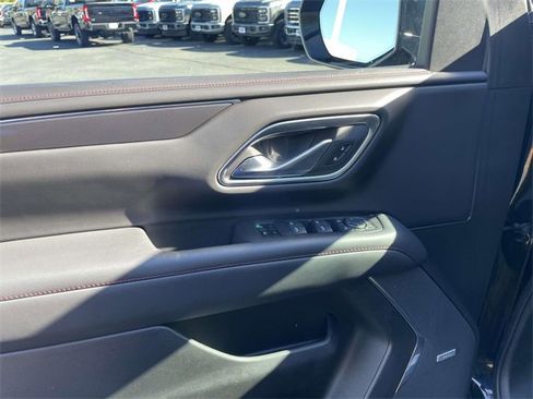 Used 2023 Chevrolet Suburban RST w/ Sport Performance Package image 13