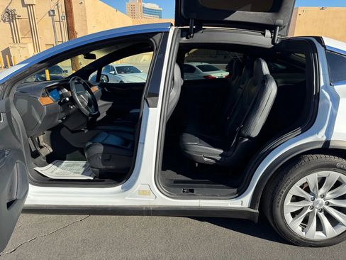 Used 2019 Tesla Model X Long Range image 17