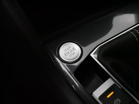 Certified 2024 Volkswagen Tiguan SE w/ Panoramic Sunroof Package image 30