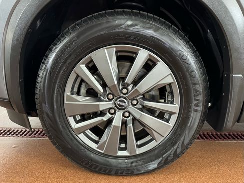 Used 2022 Nissan Pathfinder SV image 8