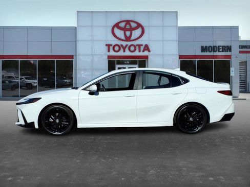 Certified 2025 Toyota Camry SE image 3