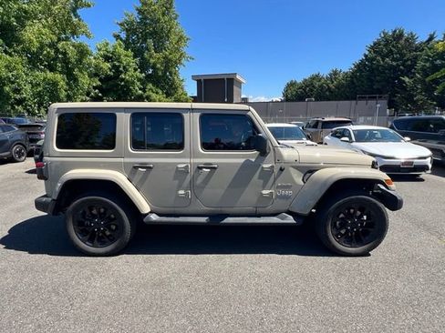 Used 2022 Jeep Wrangler Unlimited Sahara w/ Cold Weather Group AWD/4WD image 8