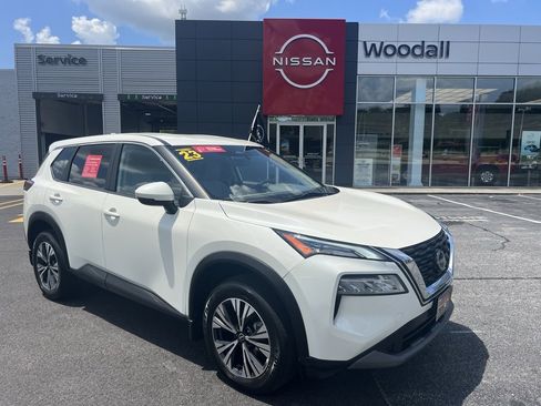 Used 2023 Nissan Rogue SV image 1