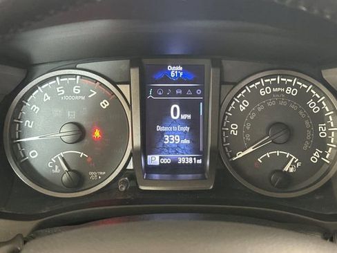 Used 2017 Toyota Tacoma TRD Sport image 27