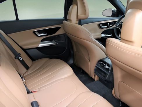 Used 2025 Mercedes-Benz E 450 4MATIC Sedan image 27