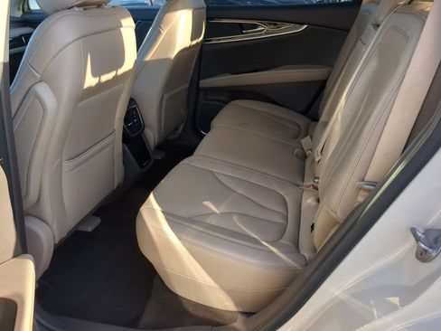 Used 2022 Lincoln Nautilus FWD w/ Premium Package image 21