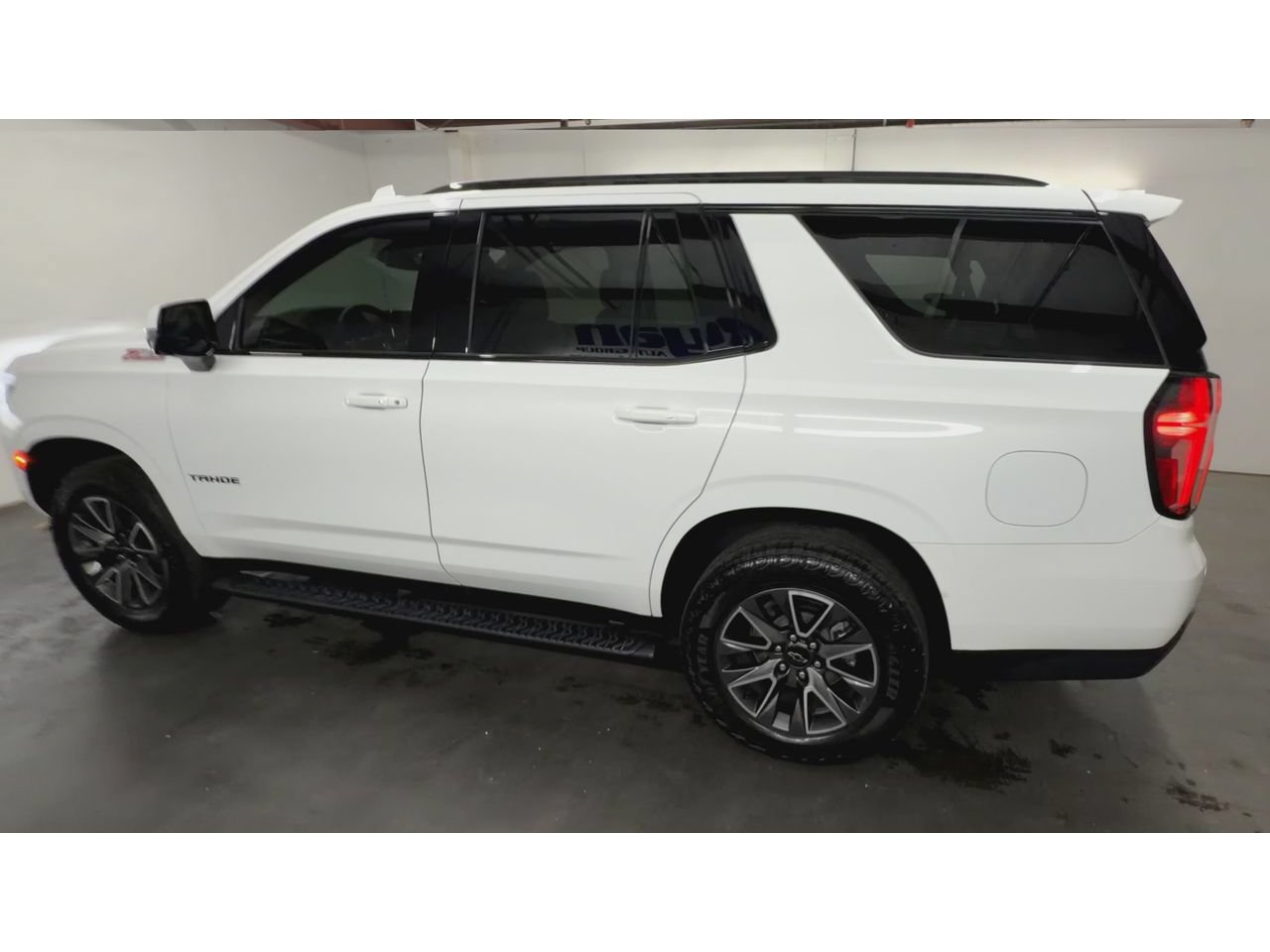 Used 2024 Chevrolet Tahoe Z71 w/ Luxury Package AWD/4WD image 6