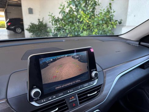 Used 2025 Nissan Altima 2.5 SV FWD image 24