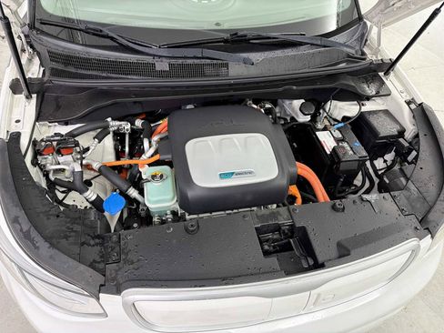 Used 2015 Kia Soul EV image 17