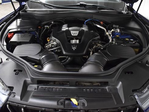 Used 2021 Maserati Levante image 37