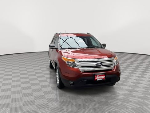 Used 2014 Ford Explorer XLT w/ Equipment Group 202A AWD/4WD image 38