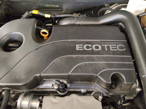 Used 2021 Chevrolet Equinox LT FWD image 30