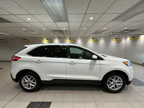Used 2023 Ford Edge SEL w/ Convenience Package image 3