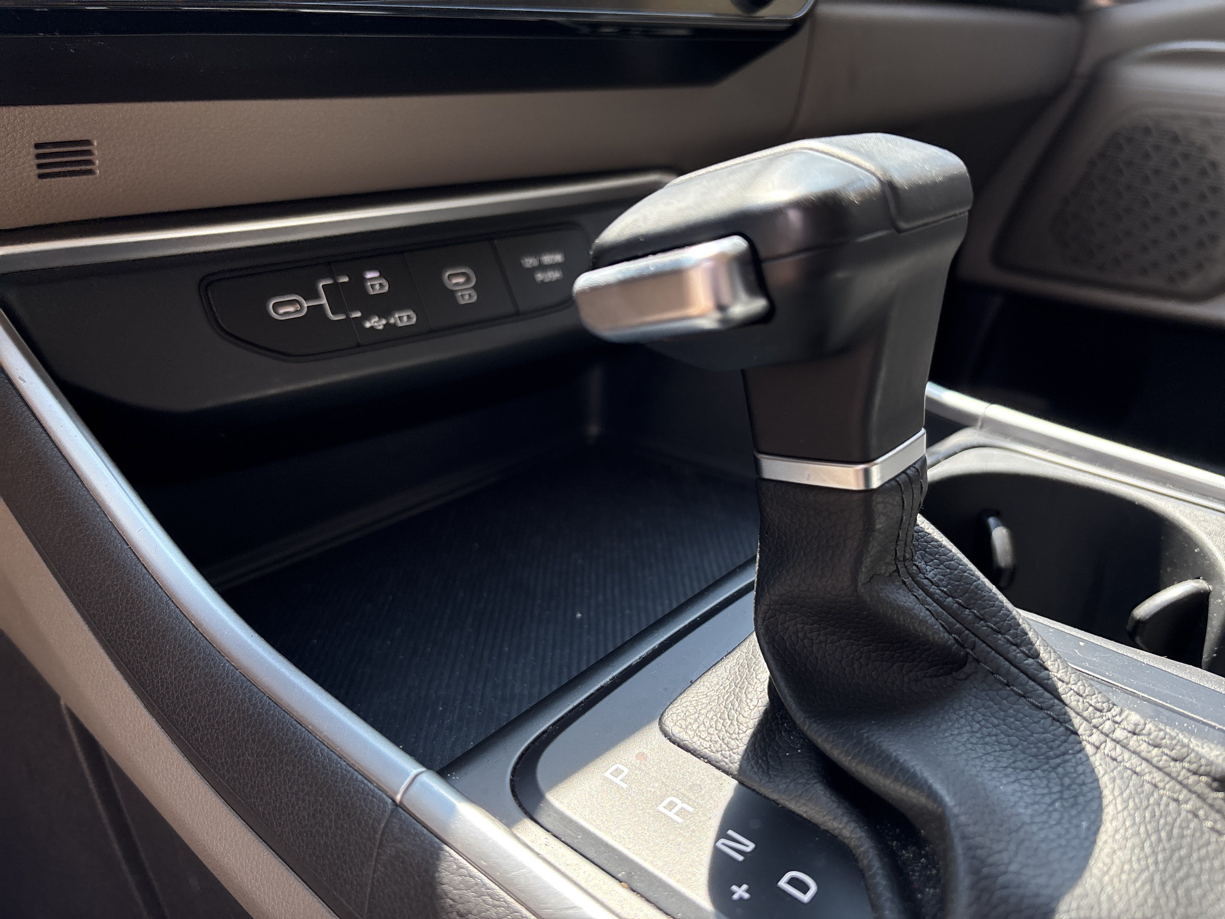 Used 2025 Kia Carnival FWD image 25