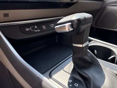 Used 2025 Kia Carnival FWD image 25