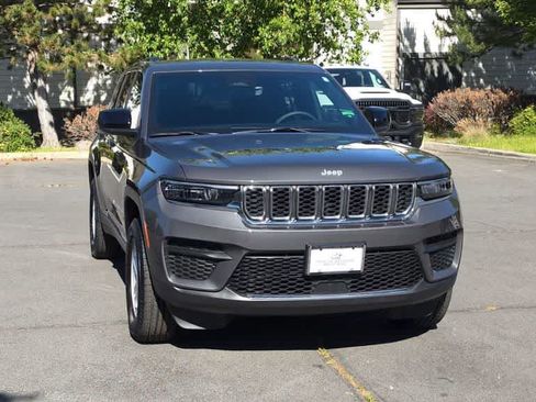 Used 2025 Jeep Grand Cherokee Laredo w/ Luxury Tech Group I AWD/4WD image 3
