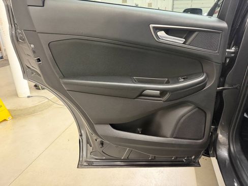 Used 2017 Ford Edge SE AWD/4WD image 12