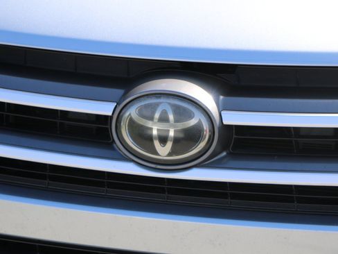 Used 2018 Toyota Highlander XLE FWD image 12