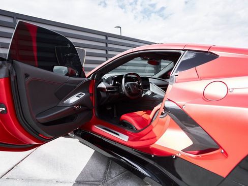 Used 2020 Chevrolet Corvette Stingray Coupe w/ 1LT image 31