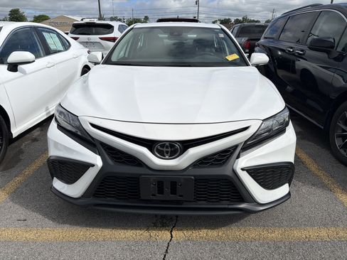 Used 2023 Toyota Camry SE w/ Cold Weather Package AWD/4WD image 3