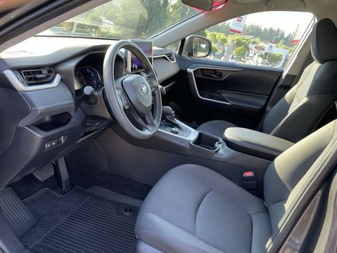 Certified 2024 Toyota RAV4 LE AWD/4WD image 9