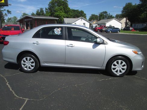 Used 2011 Toyota Corolla LE FWD image 9