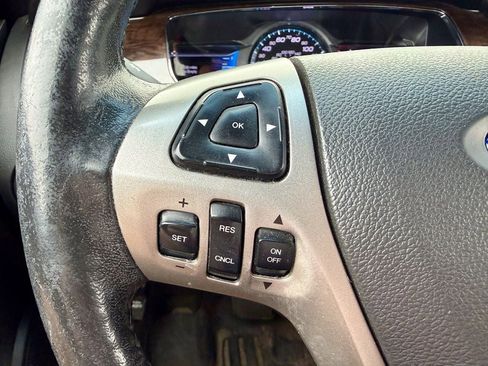 Used 2014 Ford Taurus Limited w/ Equipment Group 301A FWD image 20