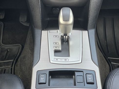Used 2011 Subaru Outback 2.5i Limited AWD/4WD image 16