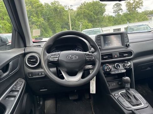 Used 2021 Hyundai Kona SE image 6