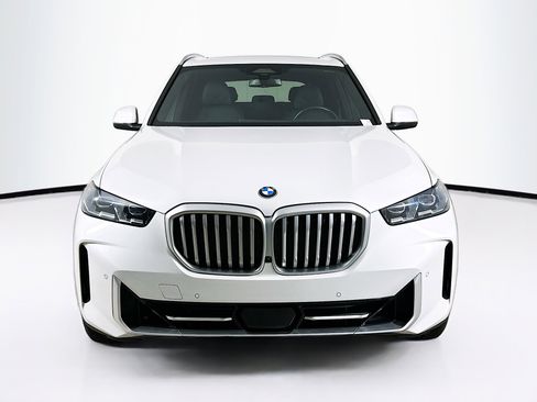 Used 2024 BMW X5 sDrive40i w/ Premium Package image 2