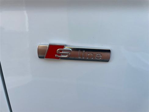 Used 2022 Audi Q5 2.0T Premium w/ Convenience Package image 19