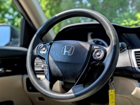 Used 2016 Honda Accord LX image 13