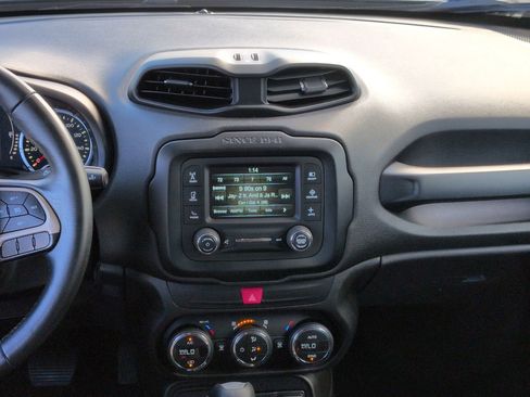 Used 2016 Jeep Renegade Latitude w/ Popular Equipment Group image 28