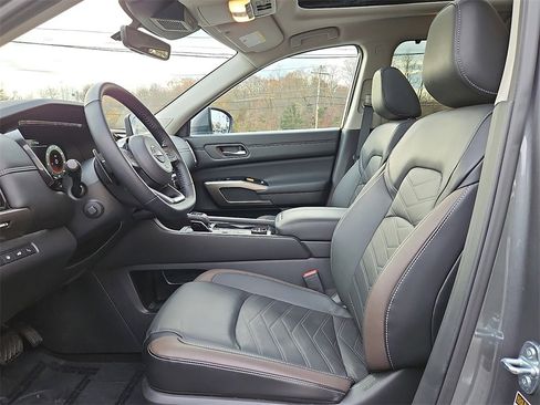 Certified 2025 Nissan Pathfinder Platinum w/ Cargo Package image 14