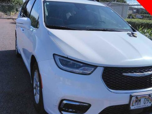 Used 2022 Chrysler Pacifica Touring-L image 1