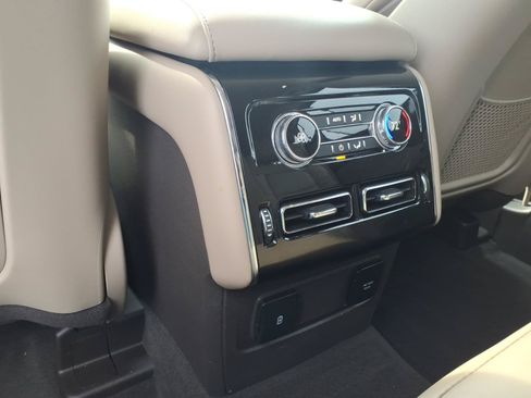 Used 2024 Lincoln Aviator AWD image 13