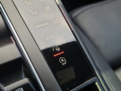 Certified 2026 Porsche Macan AWD/4WD image 21