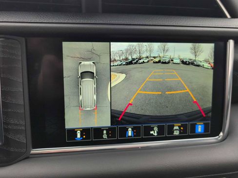 Used 2024 GMC Yukon XL Denali image 32