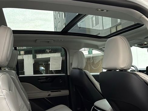 New 2026 Lincoln Aviator AWD image 5