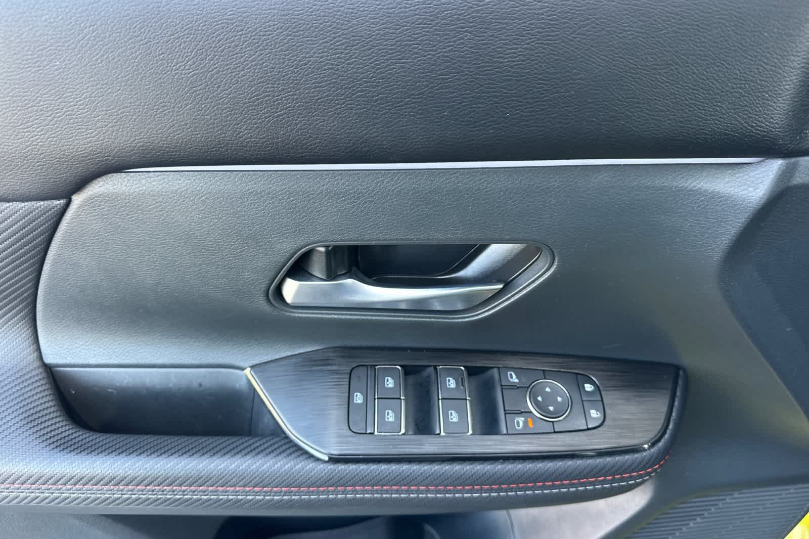 Used 2025 Nissan Kicks SR AWD/4WD image 13