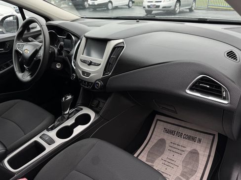 Used 2017 Chevrolet Cruze LS w/ LS Fleet Convenience Package FWD image 12