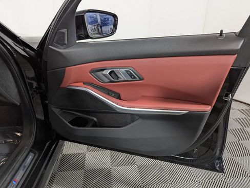 Certified 2022 BMW 330i xDrive Sedan w/ M Sport Package image 38