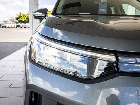 Certified 2025 Volkswagen Tiguan SE image 6