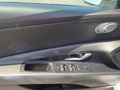 Used 2025 Hyundai Elantra Hybrid FWD image 8