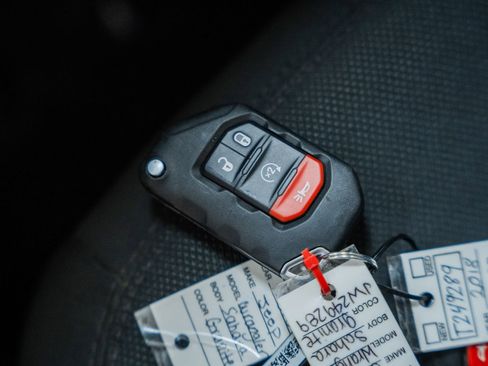 Used 2018 Jeep Wrangler Unlimited Sahara image 48