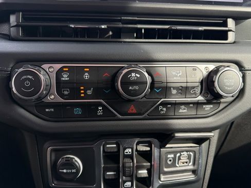 Used 2024 Jeep Wrangler Unlimited Sahara w/ Technology Group image 26