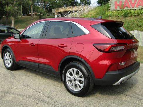 Used 2023 Ford Escape Active w/ Tech Pack #2 AWD/4WD image 2
