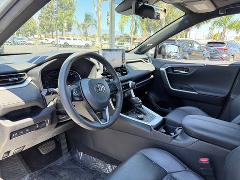 Used 2021 Toyota RAV4 XSE image 15