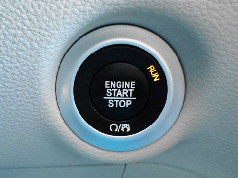 Certified 2018 Chrysler Pacifica Limited FWD image 15